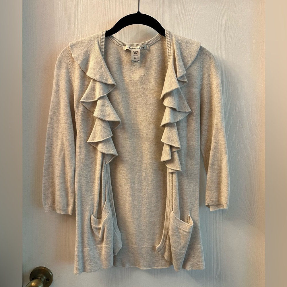 Quarter sleeve cardigan
